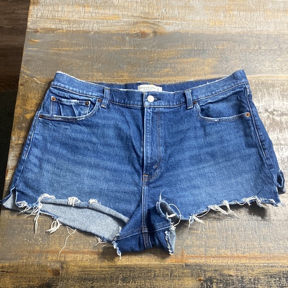 Abercrombie & Fitch Pants - Abercrombie and Fitch jean mom shorts